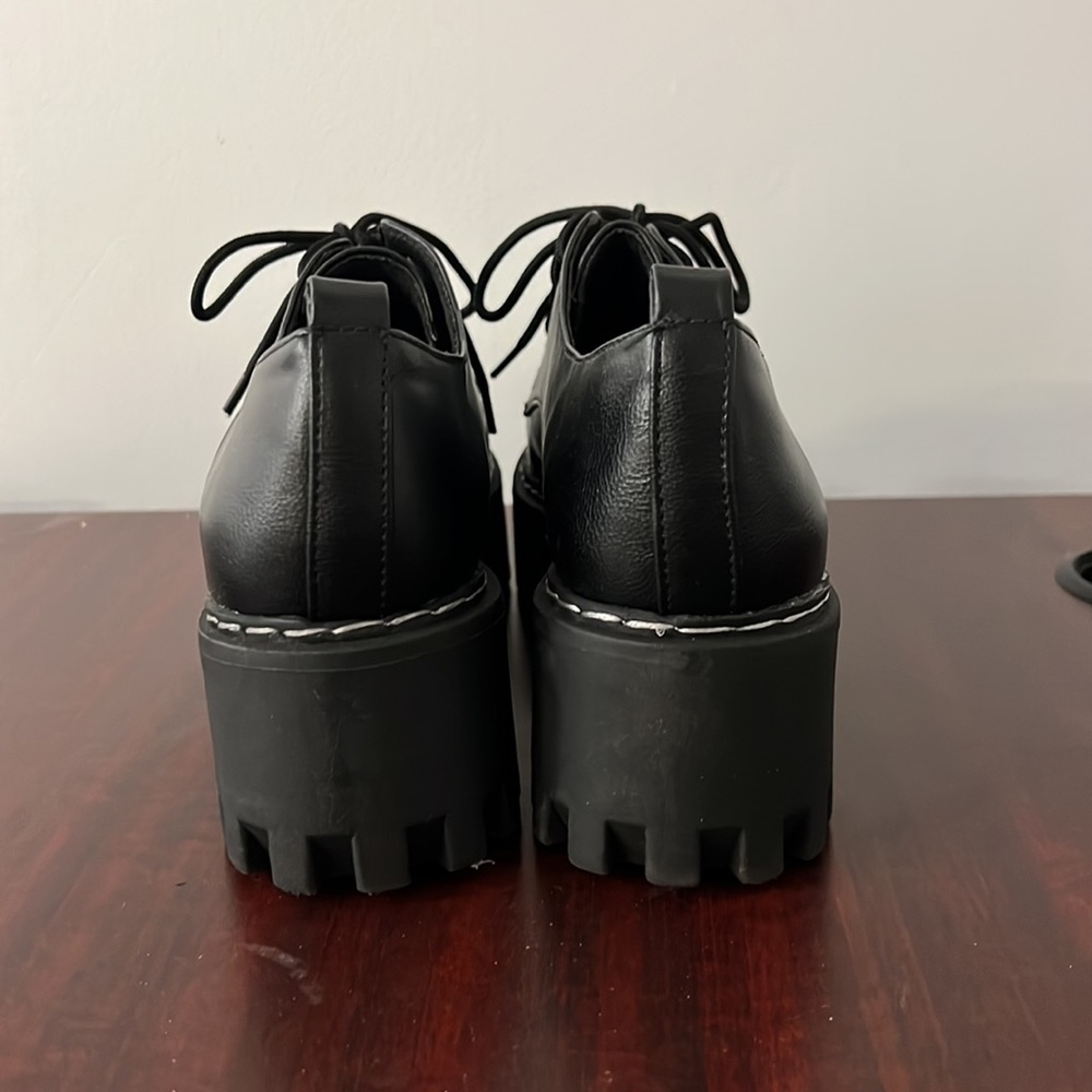 Shoes - Picture 4 of 5